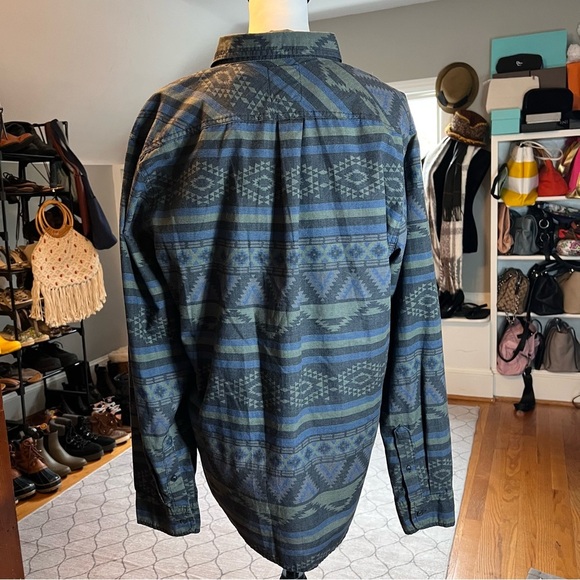 Levis Strauss & Co. Aztec Blue Long Sleeve Lightweight Large Shirt Button Down - Picture 3 of 6